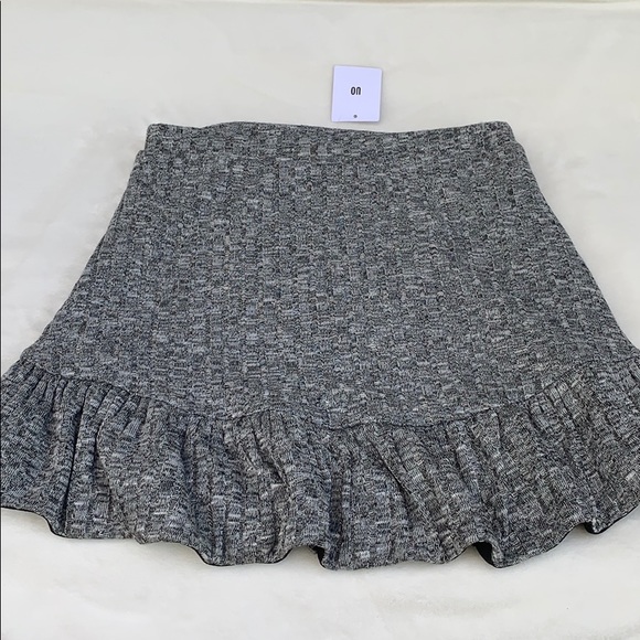 Urban Outfitters .. NWT.. SZ S.. ruffled skirt. - Picture 2 of 9